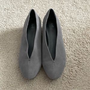 J. Jill. Womens grey dress shoe. Size 8.